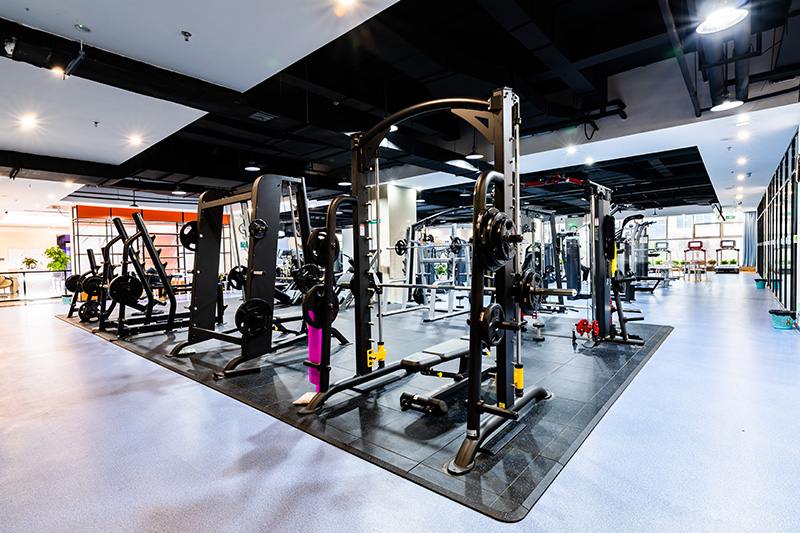 ���@����